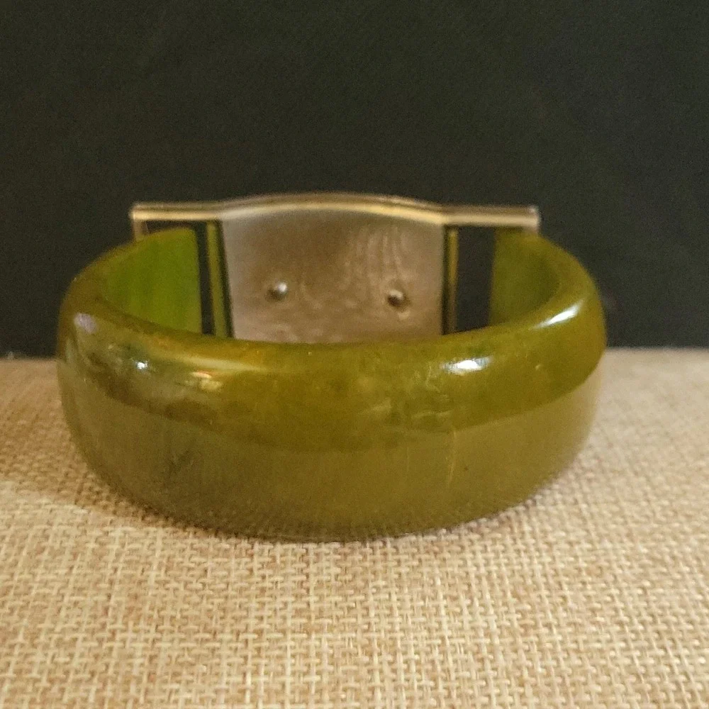 Vintage Spinach Moss Bakelite Buckle Bangle Bracelet Green 2.5 In Midcentury